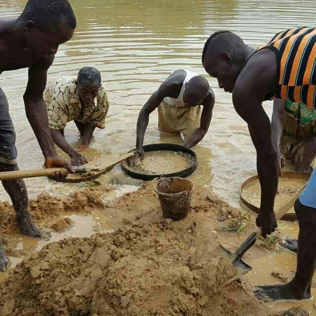 Gold mining in Sierra Leone villages